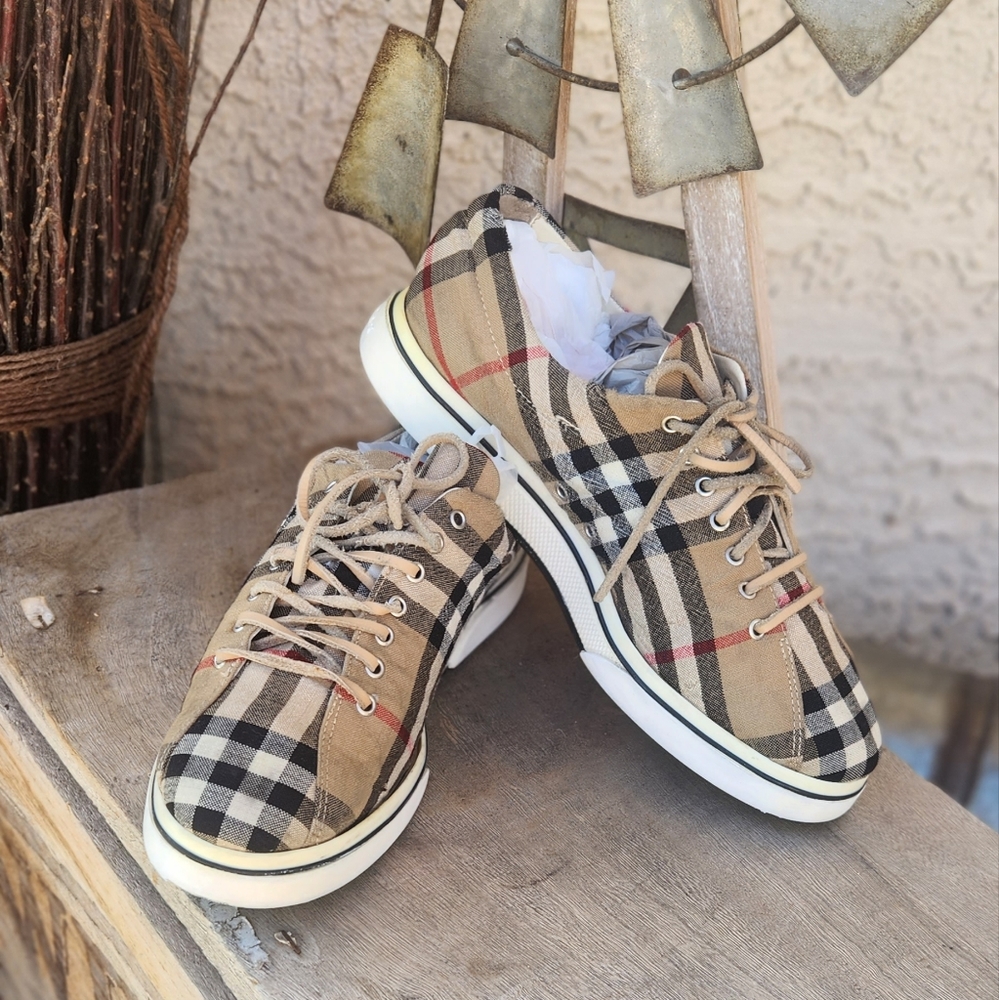 Vintage Buberry London Plaid Lace Ups